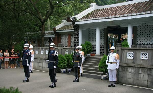 蒋介石遗体已腐烂不堪？守灵三年的侍卫，终于说出慈湖的秘密！