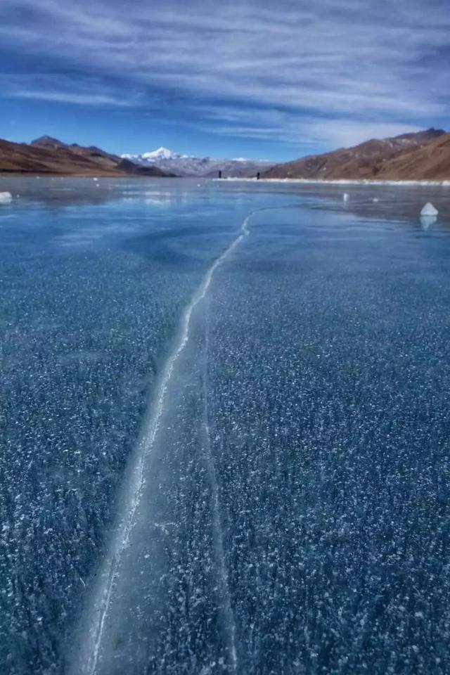 西藏冬日的冰湖仙境，堪比贝加尔湖！