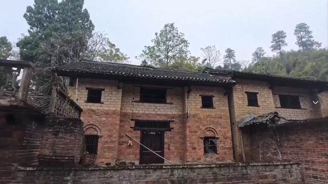 湖南令人奇怪的无人村，交通便利生活富足，村民为何自费搬离