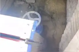 炸裂!小区的生活用水管道浸泡在化粪池中，网友热议：真恶心！图片