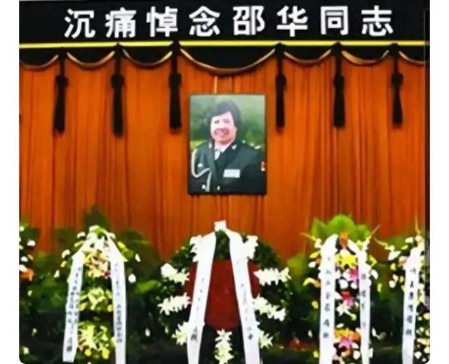 邵华临死前的嘱咐葬在婆婆杨开慧烈士旁，生前没服侍死后来陪伴。