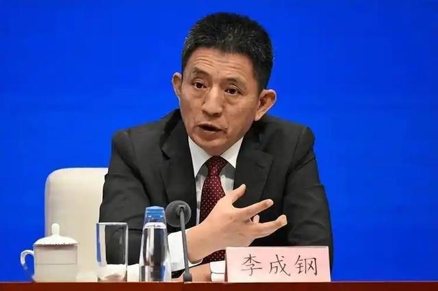 中美会谈结束，特朗普表态，美财长：中国稀土限制，将推迟一年