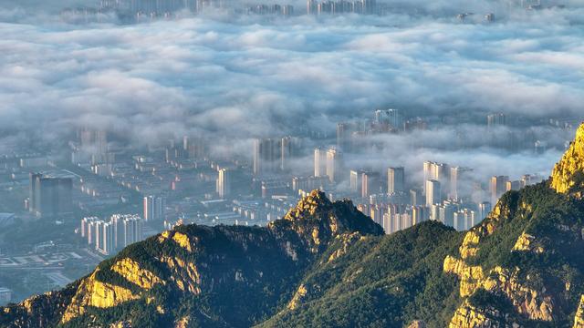 泰山云海之上的天地交响