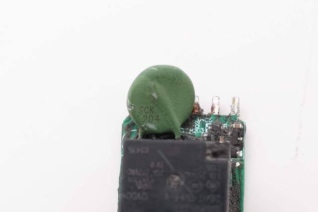 非大型切割机搞不定这大块头！九号1080W ebike新国标充电器拆解