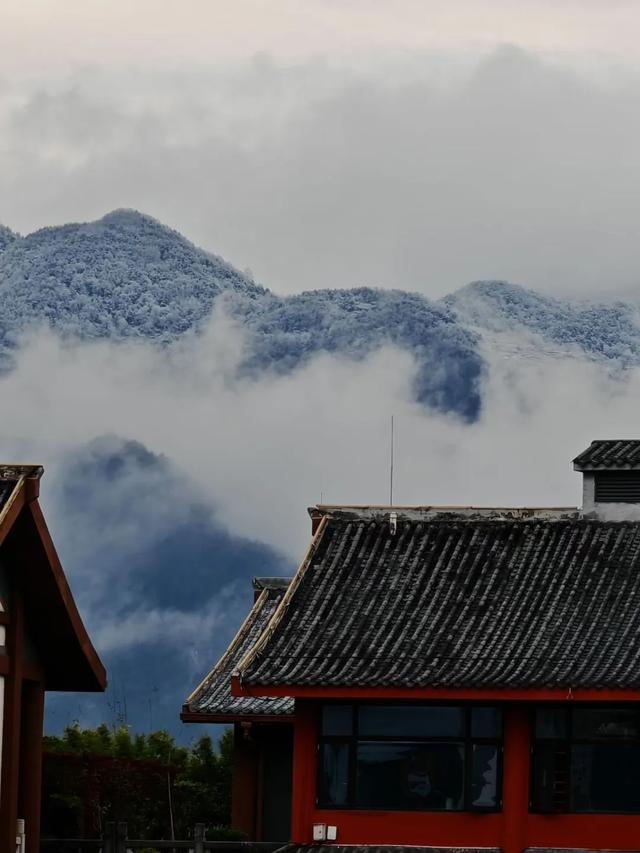 汉中各大景区银装素裹!快来共赴2025年第一场冰雪之约 →