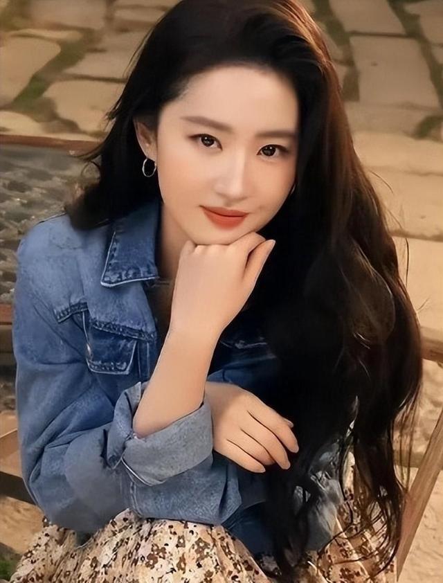 刘亦菲被问：拍吻戏有生理反应怎么办？她的回答让主持人脸都红了
