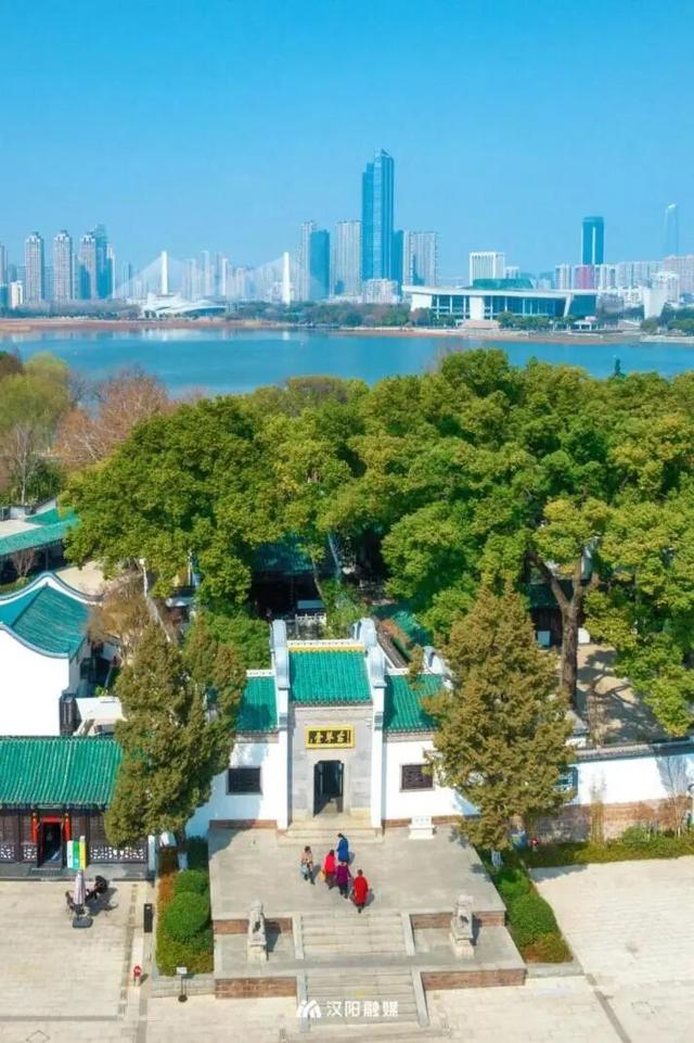湖北日报重磅推出《武汉，亮底牌》