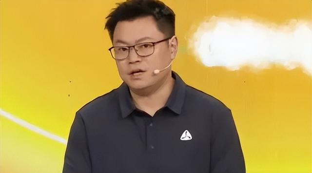林诗栋比赛时无人机飞过整懵解说
