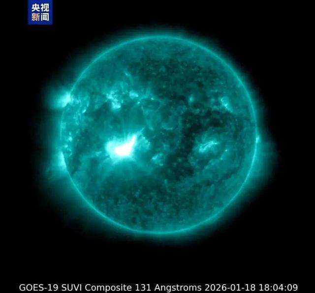 我国北方多地现“绝美极光秀”，赛里木湖被红光笼罩，漠河一天出现两次极光，网友涌入评论区接好运