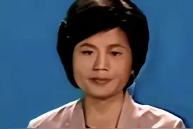 她主持《新闻联播》28年，退休后遭受非议，如今晚年过得怎样了？图片