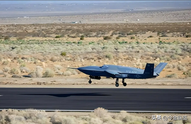 美军工巨头亮出"AI狂怒"！无人战机首飞，全球空战迈入无人时代！