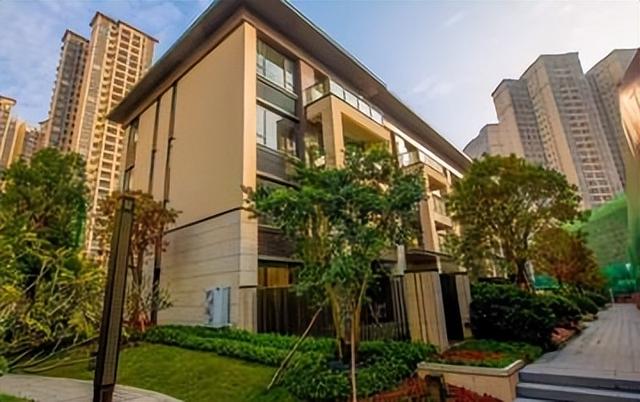 曹德旺预言要成真？若不出意外，2026年房地产或将面临5大转折