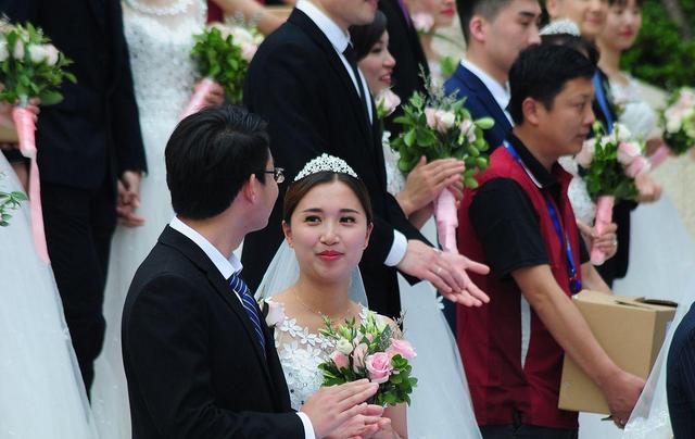 婚礼成本逼疯年轻人，结婚戒指成牺牲品，不是不想买而是买不起