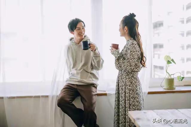 两性关系，惊人发现，60岁与异性靠近，根本不是桃花运，而是这个