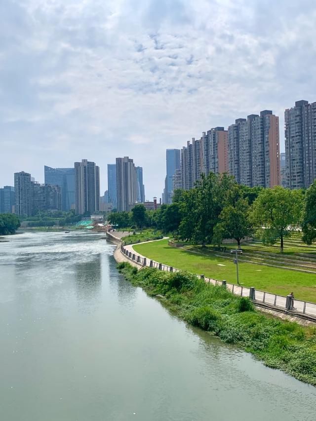 成都又一湿地公园走红！人少景美堪称 “台湾小垦丁”，门票全免费