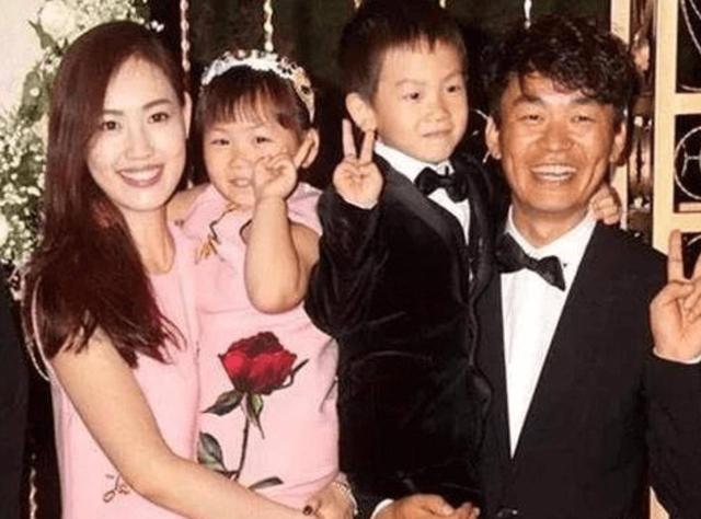 王宝强没想到，和马蓉离婚9年后，自己的一双儿女开始为他争光了