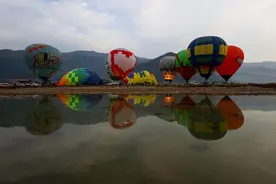 热闹非凡，尼泊尔举办国际热气球节图片