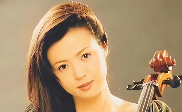 77 岁王刚的晚年：本以为有儿子能安度余生，如今却为养子操劳不停