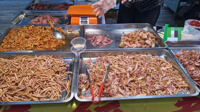 轨道直达的赶场地!地方超大,东西多,买菜这些超方便