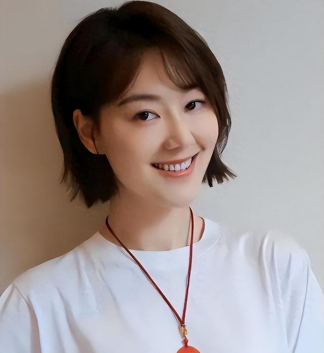 讨好大佬，陪睡上位	，遭央视“开除”，她身上的标签哪个才是真的