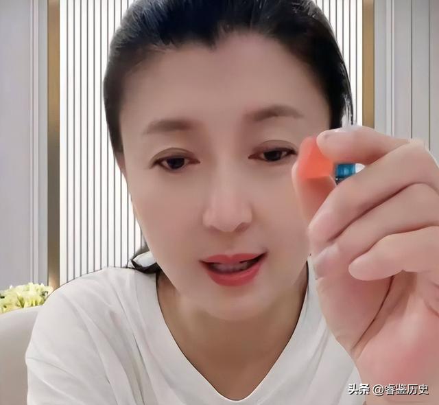 闫学晶奢侈风波升级！官媒出手锐评	，韩红却因一特殊举动口碑暴增