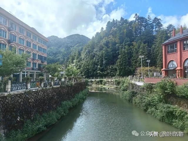 这个凭借21℃的天然清凉悄然“出圈”的森林小镇，别具异域风情！