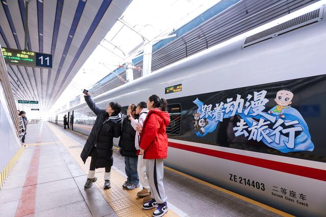 潮玩保定·次元共鸣！大头儿子携金豆哥哥，乘动漫专列赴古城之约