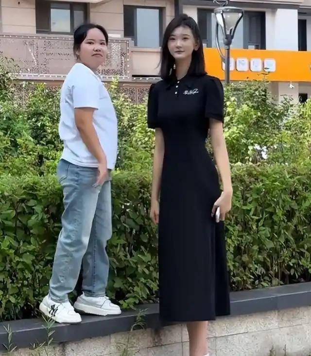 东北女孩身高2.26米	，貌美如花，妈妈却天天发愁：这辈子都难嫁人