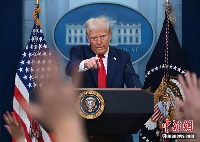 美国没想到	，俄罗斯先下手为强，凌晨不宣而战，炸死 8 名英美军官