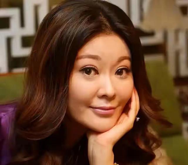 善恶终有报！前央视王牌主持人王小骞，如今沦落为“人人喊打”？
