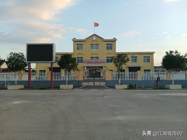 新野张庄汉代古城遗址上曾挖出很多大青砖，城内水井被称为肥水井
