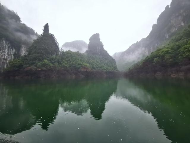 “暴美鹤峰人”