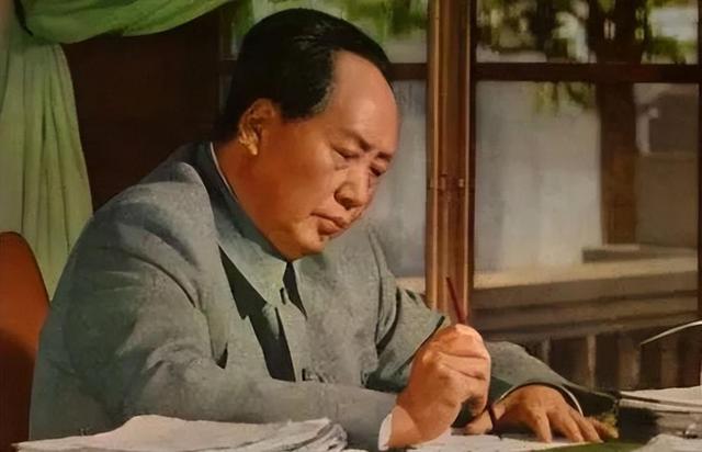 他给毛主席当了26年警卫员，后又保卫华国锋邓小平，如今依然在世