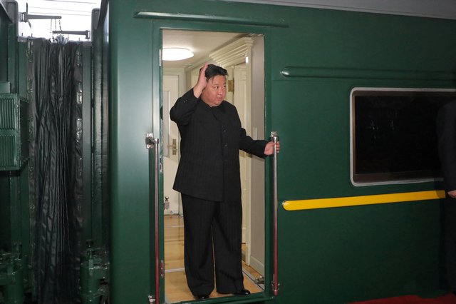 金正恩和女儿返程列车内部照公开