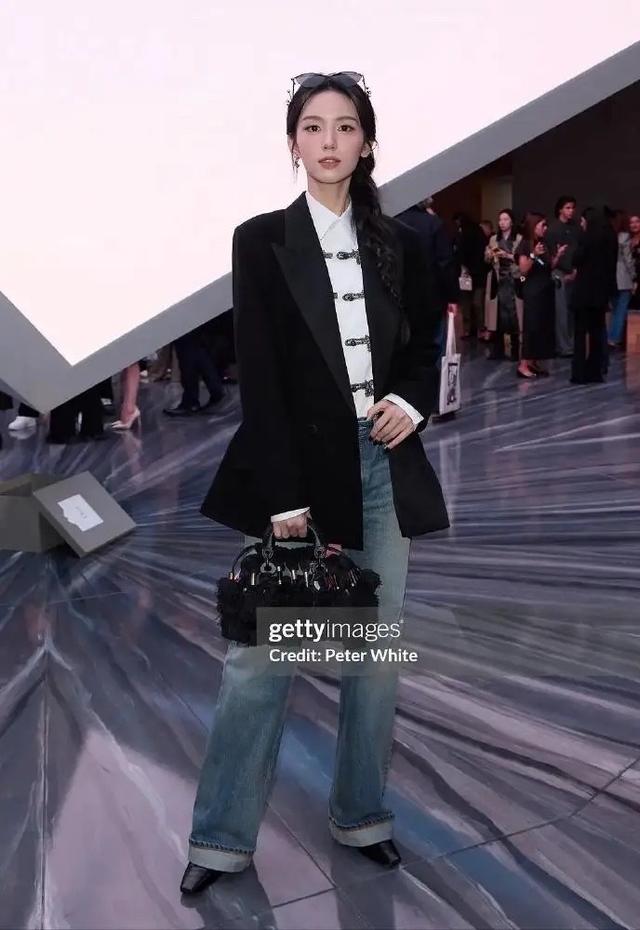 巴黎大秀：热巴又土又美，Lisa三角区尴尬，周也显老，邓文迪升咖