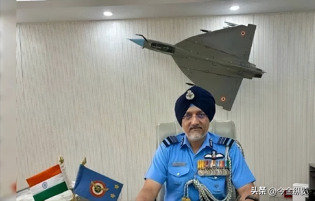 乌克兰前线溃败，印度战机当众坠毁！两场闹剧，撕下"实力"遮羞布