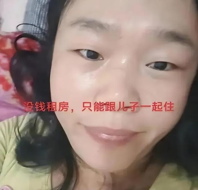 广东妈妈为省钱，和15岁儿子住一屋，网友：还是该把衣服穿上