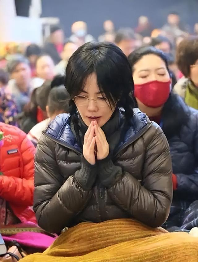 拔出萝卜带出泥！释永信事件12天后，常年信佛的王菲也惨遭牵连
