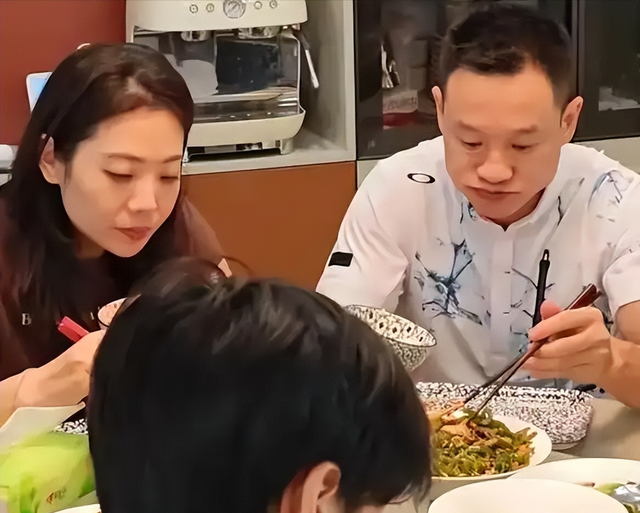婚内包养奥运冠军，诈骗27位明星6000万，这名女人到底有何魅力