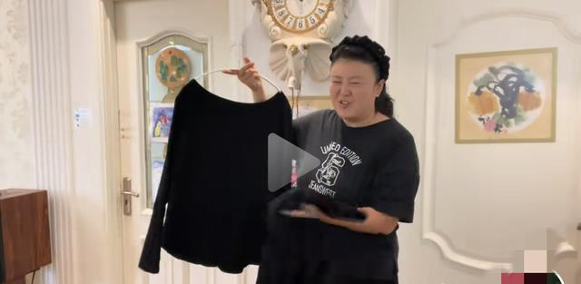 小二姐：精致亮相，买新裙子炫耀巨显瘦 结果一言难尽 网友：减
