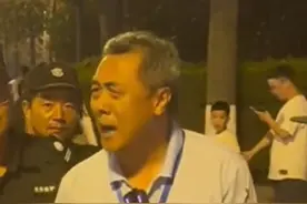 权力滥用何时休？执勤大爷霸气侧漏？“你算老几”引爆网络成笑柄图片
