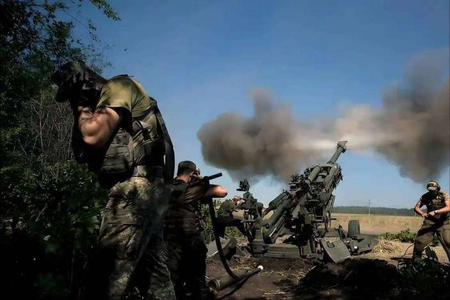 美军重兵压境委内瑞拉，特种部队航母群就位，这场对峙引爆拉美？