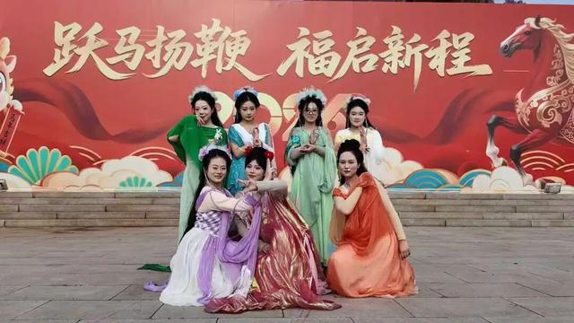 新年登高看雪，珏山景区年味十足！