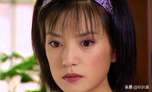 拔出萝卜带出泥！49岁赵薇近况被曝	，原来圈内封杀只是冰山一角