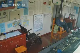 重大事故！船员在驾驶室瞌睡，引发撞船，后果不堪设想图片
