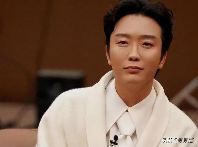 善恶终有报！47岁“跌落神坛”的李玉刚，终是活成了“跳梁小丑	”