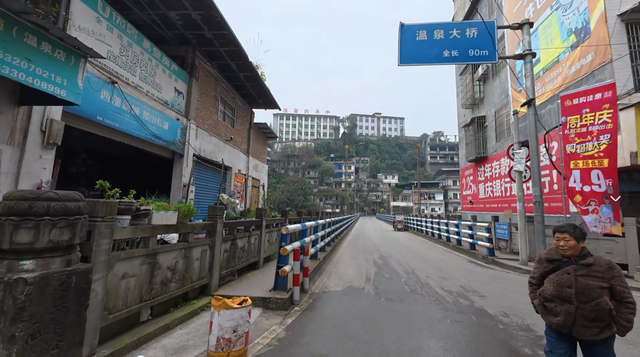 重庆没落的场镇，昔日工业发达景观丰富，如今唯有温泉还有烟火气