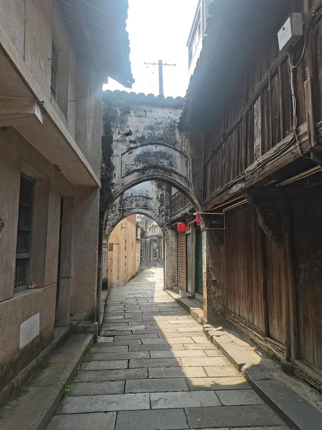 去了趟嵊州崇仁古镇，直接想原地养老