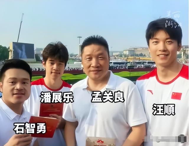 被央视怒批、摇头晃脑、德不配位，难怪阅兵从不邀请“流量”明星