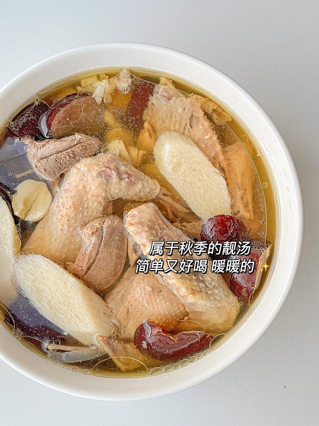 银耳花胶莲子汤的功效与作用 2025年银耳花胶莲子汤的功效与作用是什么